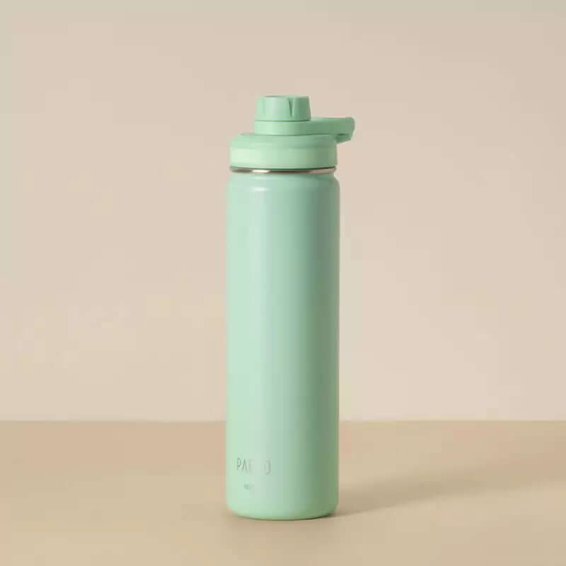 Garrafa Térmica PACCO Hydrav2 650ml verde com design sofisticado, ideal para manter bebidas frias ou quentes durante o dia.