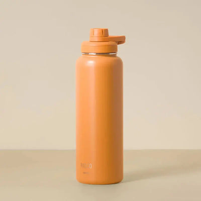 Garrafa Térmica PACCO Hydrav2 1200ml laranja com tampa, tecnologia avançada para manter bebidas frias ou quentes por longos períodos.