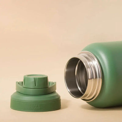 Garrafa Térmica PACCO Hydrav2 1200ml em verde, mostrando tampa e boca de aço inoxidável, projetada para máximo desempenho térmico.
