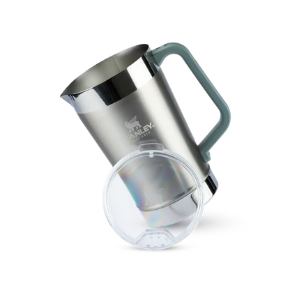 Jarra Térmica Pitcher Pitcher Stanley 1.9L em inox com capacidade para manter bebidas geladas, ideal para eventos e encontros ao ar livre.