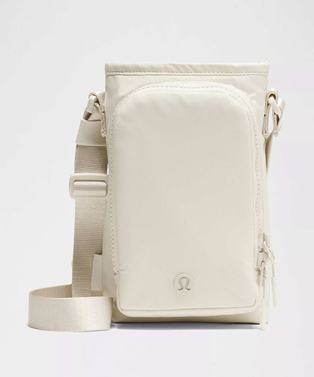 Bolsa para Garrafa Térmica - Cross Bottle Lululemon em creme vista frontal, ideal para mobilidade e praticidade no transporte diário.