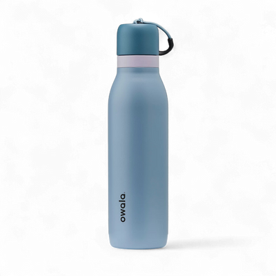 Garrafa Térmica Owala Twist - 532ml | 18oz, cor azul, em fundo preto, com bico FreeSip 2 em 1 e isolamento triplo em aço inox.
