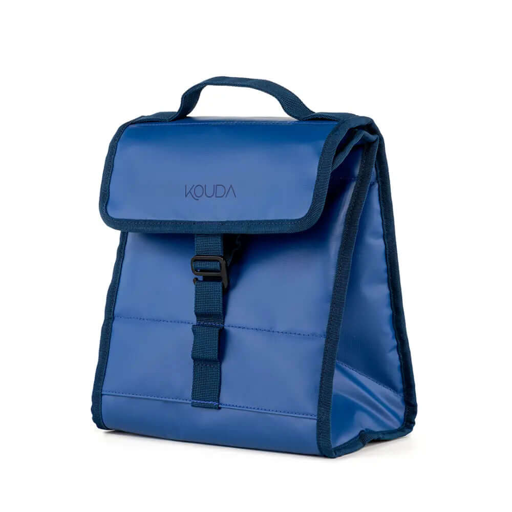 Lunch Bag Térmica Kouda Oly – 10 litros azul compacta e flexível, ideal para transporte térmico de alimentos e bebidas.