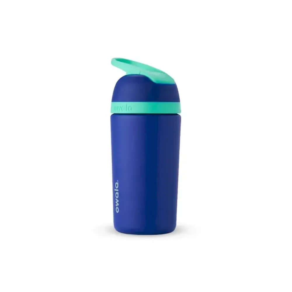 Garrafa Owala Flip Infantil Stainless Steel Termica 14oz 410ml, azul com tampa verde, ideal para manter bebidas frias para crianças.