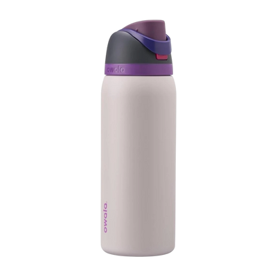 Garrafa Térmica Owala FreeSip - 946ml | 32oz em cor bege com tampa roxa escura, bico patenteado e trava à prova de vazamentos.