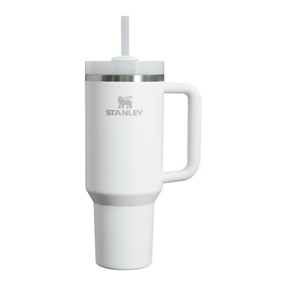 Copo Quencher Stanley 1,18L branco com tampa FlowState e alça ergonômica, ideal para academia, escritório e viagens.
