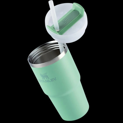 Copo Quencher 2.0 Stanley | 591ml, copo térmico verde com canudo, isolamento a vácuo, mantém bebidas quentes ou frias.