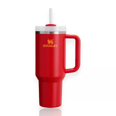 Copo Quencher Stanley 1,18L vermelho com alça ergonômica e tampa de canudo, ideal para hidratação no dia a dia.