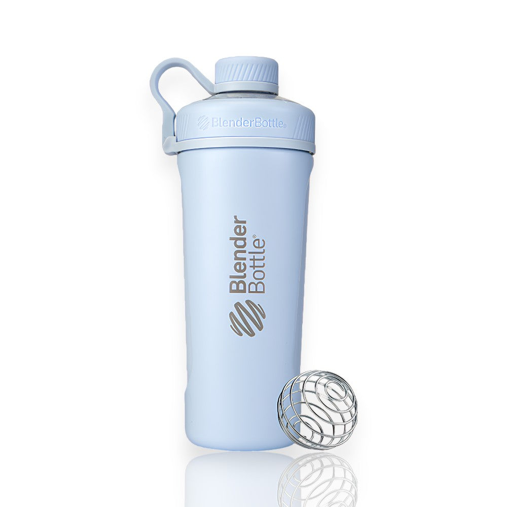 Coqueteleira Blender Bottle Radian 770ml azul com design ergonômico, ideal para atletas, mantém bebidas geladas por até 24 horas.