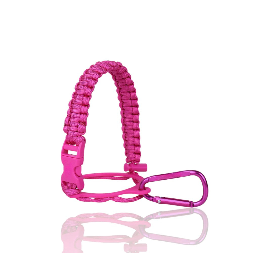 Alça de Mão Paracord rosa com mosquetão para garrafas térmicas, combinando conforto, estilo e praticidade para transporte seguro.