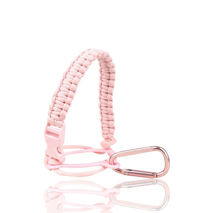 Alça de Mão rosa em Paracord para garrafas térmicas, destacando conforto e estilo para transporte seguro.