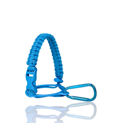 Alça de Mão Paracord azul para garrafas térmicas, destacando conforto e praticidade.