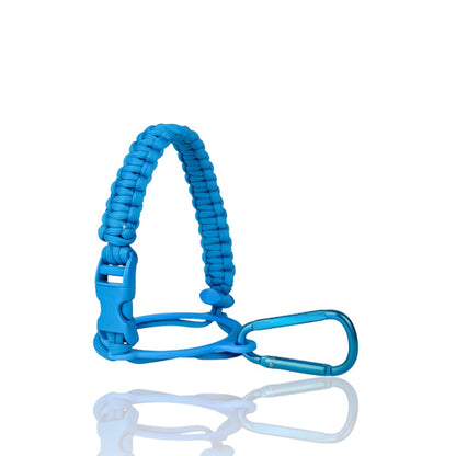 Alça de Mão Paracord azul para garrafas térmicas, destacando conforto e praticidade.