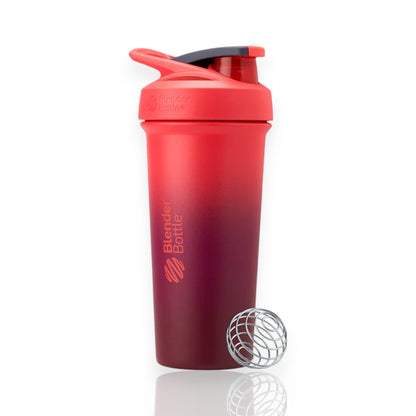 Coqueteleira Blender Bottle Strada Sleek 740ml vermelha com tampa StayOpen™ e isolamento térmico para bebidas geladas.