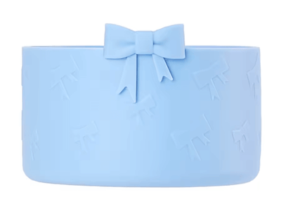Protetor de Silicone - Laços azul, proteção para base de copo ou garrafa, absorve impactos e reduz ruídos, design com laços decorativos.