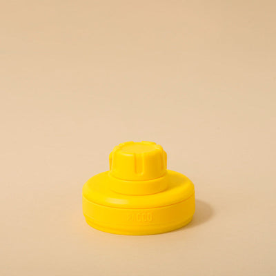 Tampa PACCO Original amarela feita de polipropileno premium, design moderno e funcional para facilidade de transporte em garrafas PACCO.