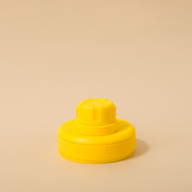 Tampa PACCO Original amarela feita de polipropileno premium, design moderno e funcional para facilidade de transporte em garrafas PACCO.