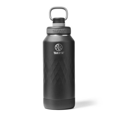 Garrafa Térmica Takeya 950ml Spout Lid Sport em aço inoxidável com isolamento triplo para manter bebidas geladas até 36 horas.