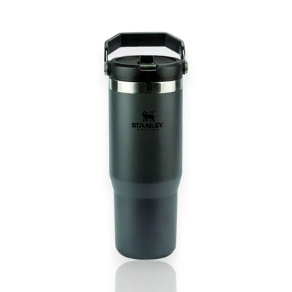 Tumbler Térmico Flip Straw Stanley - 887ml, ideal para manter bebidas geladas, com isolamento a vácuo e design funcional.