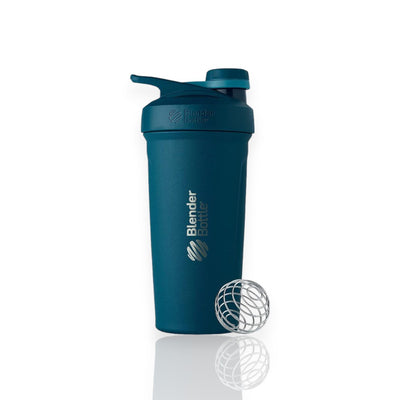 Coqueteleira Blender Bottle Strada Twist 710ml com batedor de arame, design moderno e tampa à prova de vazamentos.