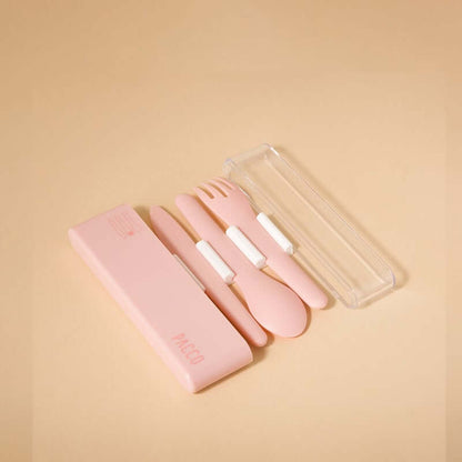 CONJUNTO DE TALHER EASY SET PACCO em estojo rosa claro com garfo, faca e colher, ideal para uso diário e transporte fácil.