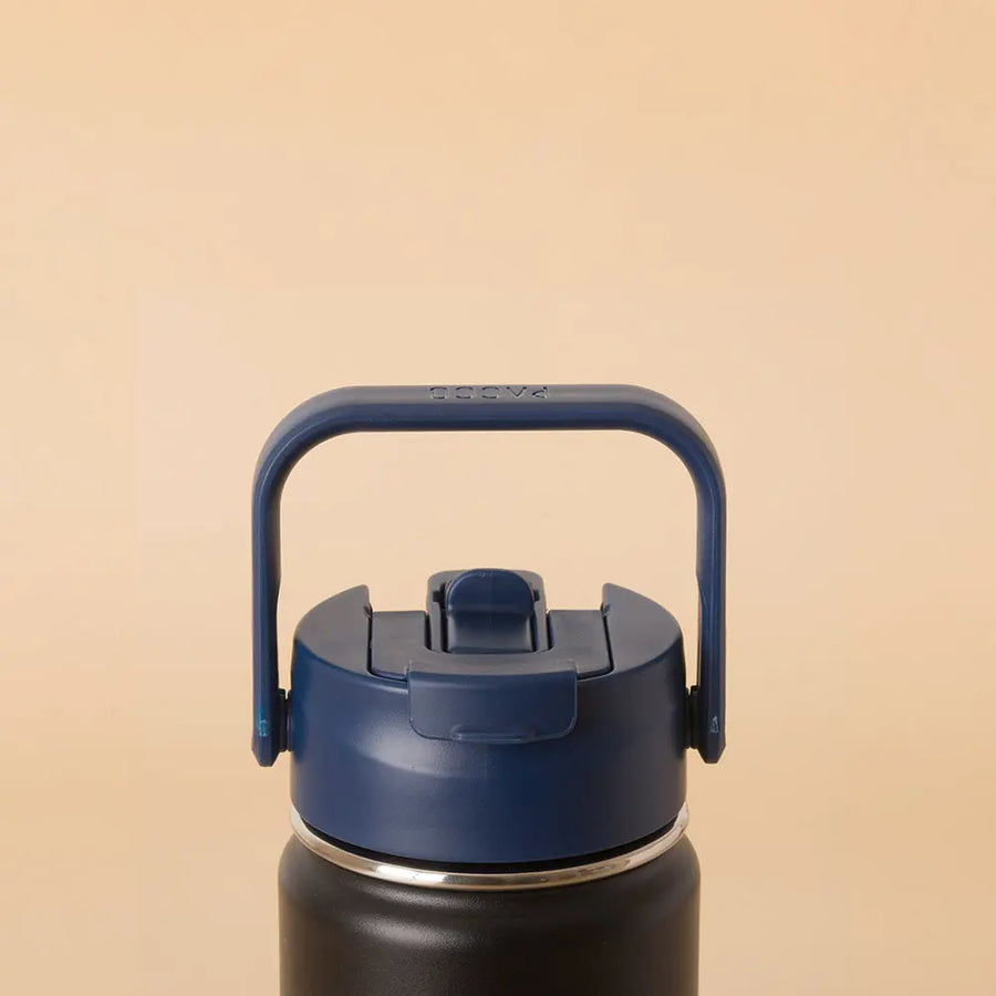 Tampa PACCO Duo em polipropileno com vedação de rosca e borracha em silicone, tampa flip e canudo abre e fecha para hidratação prática.