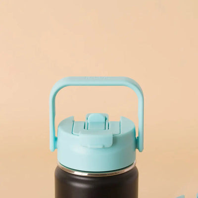 Tampa PACCO Duo com tampa flip azul claro e canudo, ideal para manter-se hidratado.