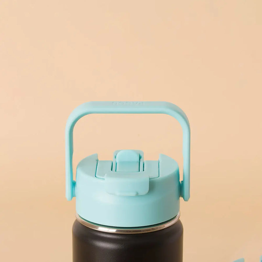 Tampa PACCO Duo com tampa flip azul claro e canudo, ideal para manter-se hidratado.