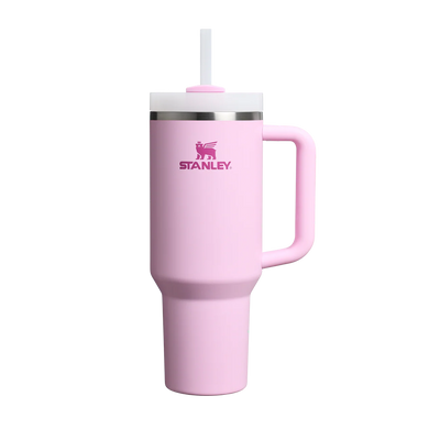 Copo Quencher Stanley 1,18L rosa com design ergonômico e tampa com canudo.
