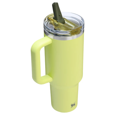 Copo Quencher Protour Stanley | 1,18L em cor vibrante, design moderno e tampa Flip Straw vedação perfeita para hidratação eficiente.