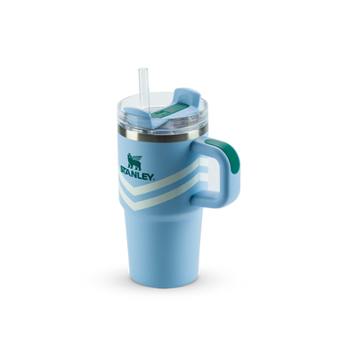 Copo Quencher Stanley | 591ml em azul, com canudo reutilizável e design ergonômico.