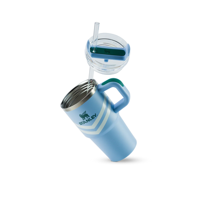 Copo Quencher Stanley | 591ml azul com canudo e tampa, ideal para hidratação e estilo.