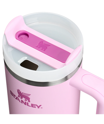 Copo Quencher Stanley 887 ml Cherry Blossom, vista de cima com tampa fechada