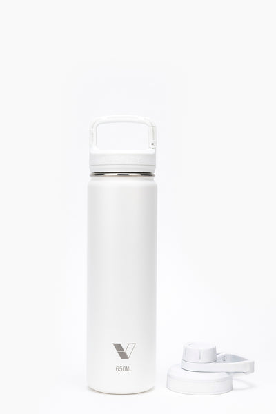 Garrafa Térmica Versity ColdKeeper 650ml branca com design durável e isolamento a vácuo, ideal para manter bebidas geladas.