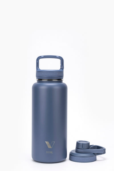 Garrafa Térmica Versity ColdKeeper 950ml azul com isolamento a vácuo para manter bebidas geladas por 24h e quentes por 12h, sem transpiração.