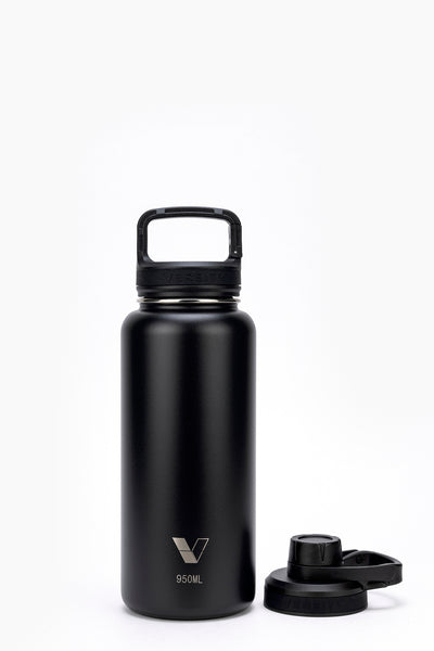 Garrafa Térmica Versity ColdKeeper 950ml com isolamento a vácuo, mantém bebidas frias por 24h e quentes por 12h, sem transpiração.