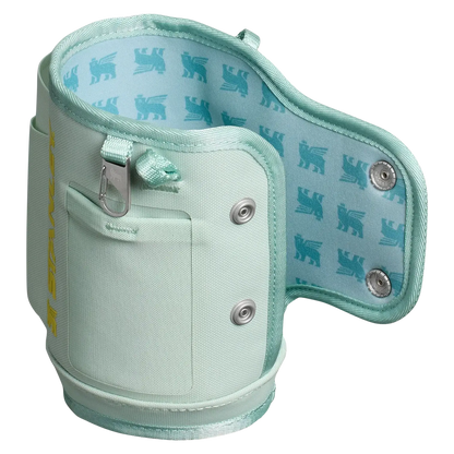 Bolsa para Copo Quencher Stanley 887ml – Carry All em poliéster reciclado, design moderno para transporte seguro de copo Stanley.