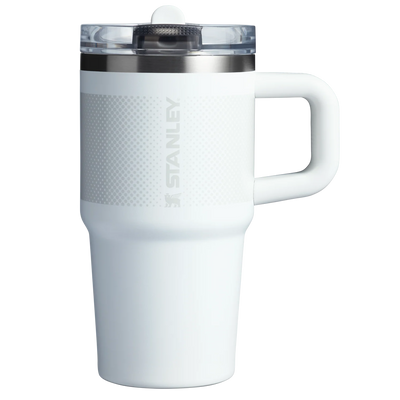 Copo Quencher Protour Stanley | 591ml com design icônico e tampa Flip Straw ProTour para manter bebidas geladas por 8 horas.