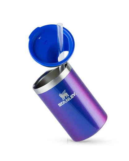 Can Cooler com canudo Stanley | 296ML em aço inoxidável colorido com tampa azul, versátil e elegante para uso diário e eventos.
