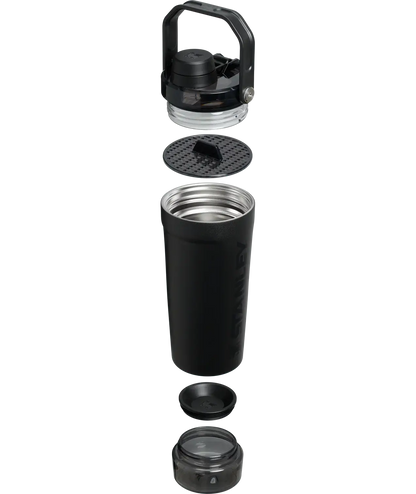 Activate Shaker Stanley | Coqueteleira 591ml com tampa e peneira desmontadas em fundo branco.