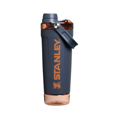 Copo Activate Shaker Stanley | Coqueteleira 591ml azul com detalhes em laranja, ideal para shakes e proteínas com isolamento térmico.