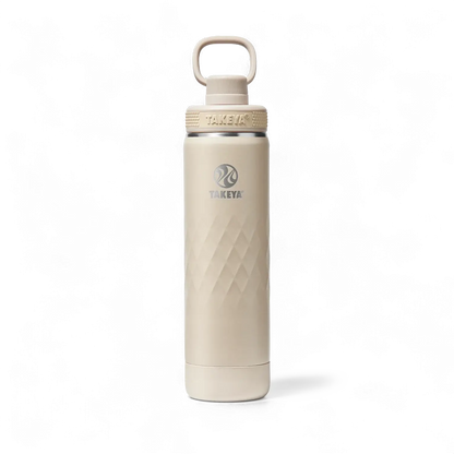 Garrafa Térmica Takeya 650ml Spout Lid Sport em creme com isolamento triplo para manter bebidas quentes ou frias.
