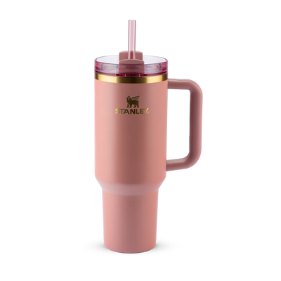 Copo Quencher Stanley 1,18L em aço inox rosa com design ergonômico e tampa com canudo, ideal para hidratação diária.