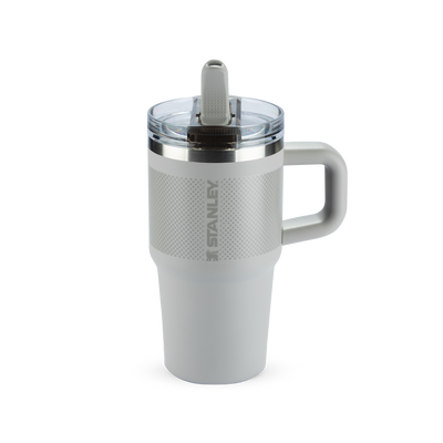 Copo Quencher Protour Stanley | 591ml com tampa Flip Straw, canudo embutido e isolamento a vácuo para manter bebidas geladas.