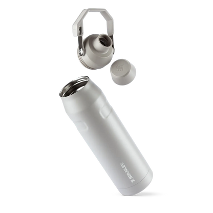 Garrafa Térmica Stanley Aerolight™ Fast Flow - 1,1L leve e resistente, ideal para hidratação prática em qualquer jornada.
