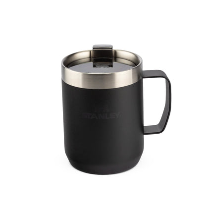 Caneca Camp Mug Stanley 236ml em aço inoxidável com isolamento térmico avançado e design portátil.