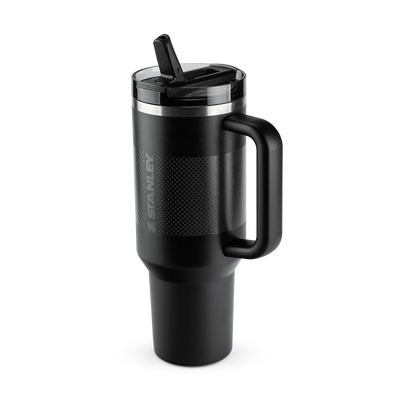 Copo Quencher Protour Stanley | 1,18L com design moderno e tampa Flip Straw ProTour para hidratação eficiente e vedação segura.