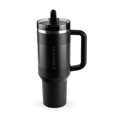 Copo Quencher Protour Stanley | 1,18L preto com alça e tampa Flip Straw, ideal para hidratação com design moderno e isolamento térmico.