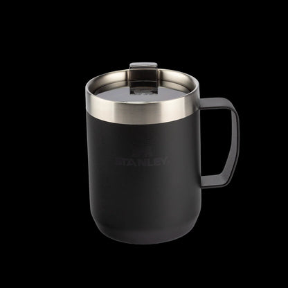 Caneca Camp Mug Stanley 236ml com isolamento a vácuo, mantém a temperatura ideal para bebidas, qualidade e durabilidade em design compacto.