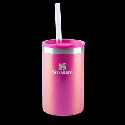 Copo Térmico Rosa com Canudo Stanley 296ML, versátil e prático, ideal para manter bebidas geladas, feito em aço inoxidável reciclado.